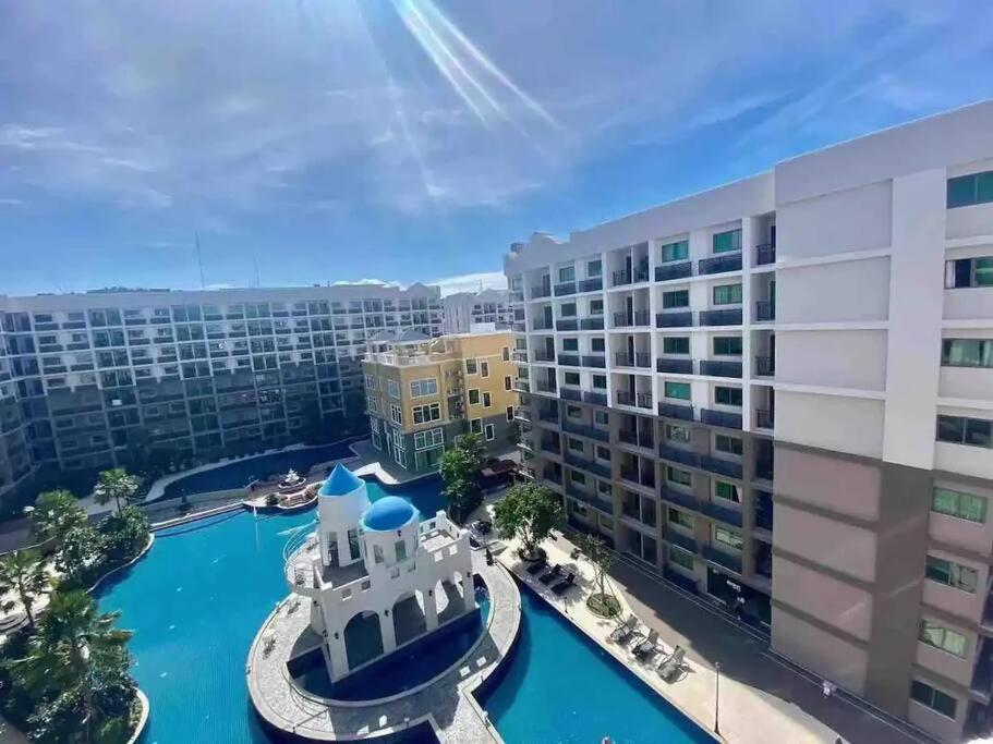 Apartemen Pleasant Pool View Arcadia 1 Bedroom