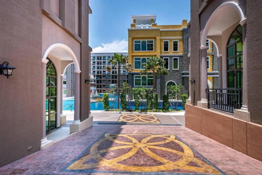 Pleasant Pool View Arcadia 1 Bedroom Apartemen